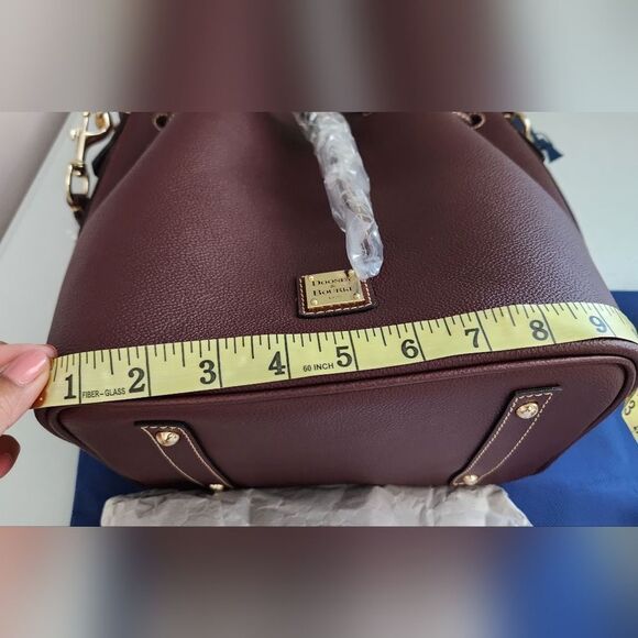 NWOT Dooney & Bourke Saffiano Drawstring Leather Shoulder Bag In Wine - Picture 10 of 10